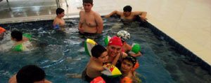 Rehabilitasyon Merkezi Çocuklarinin Havuz Keyfi
