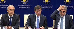  Basbakan Davutoglu, Enerji Ve Tabii Kaynaklar Bakani Yildiz`dan Bilgi Aliyor