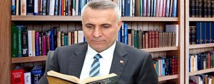  Prof. Dr. Karatas, KMÜ Kütüphanesinden Ödünç Kitap Almada Üç Yildir Lider