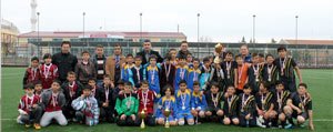  Küçükler Futbolda Sampiyon “Zübeyde Hanim Ortaokulu”