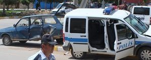  Polis Araciyla Otomobil Çarpisti: Iki Yarali