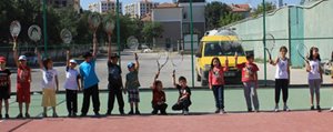 Ücretsiz Tenis Kurslari Ilgi Görüyor