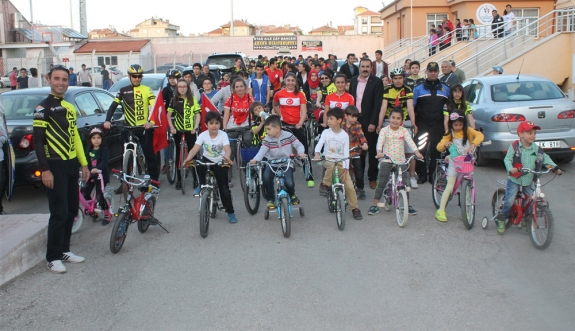 Çocuklar Bisiklet Şenliği’nde Pedal Çevirdi