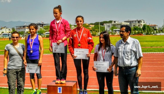 Karamanlı Atletler Madalyalarla Döndü