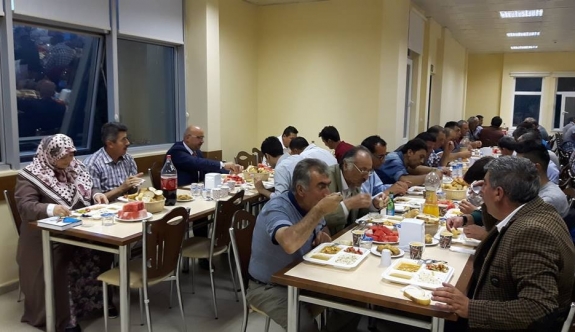 Başkan Samur’dan Belediye Personeline İftar Yemeği