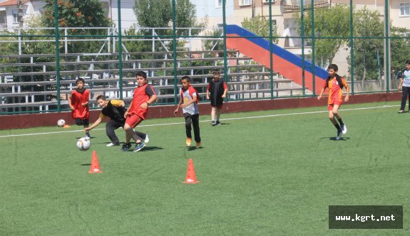 Yaz Spor Okulları Futbol Çalışmaları Devam Ediyor