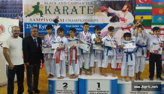 Karaman Karate Takımı Rize’den Madalyalarla Döndü