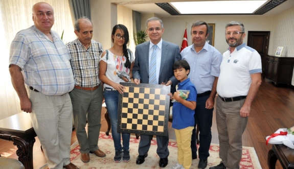Türkiye Satranç Federasyonu Karaman İl Temsilciliğinden Vali Tapsız’a Ziyaret