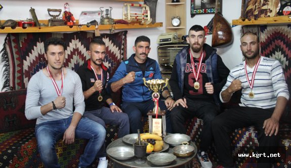 Türkiye Şampiyonu Olan Sporcular Destek Bekliyor