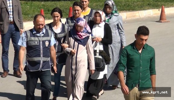 FETÖ'den Adliyeye Çıkarılan 3 Kadın Öğretmen Serbest Kaldı
