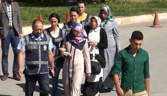 Karaman’da Fetö'den Gözaltına Alınan 3 Kadın Öğretmen Adliyeye Sevk Edildi