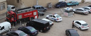 Sokakta Mahsur Kalan Itfaiye Aracini Polis Kurtardi