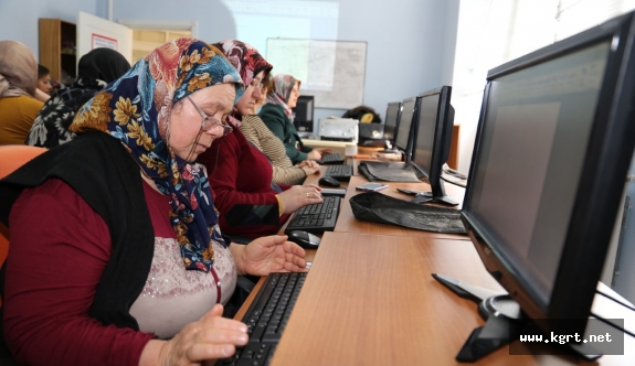Hanımlar İçin Bilgisayar Eğitimi Düzenlendi