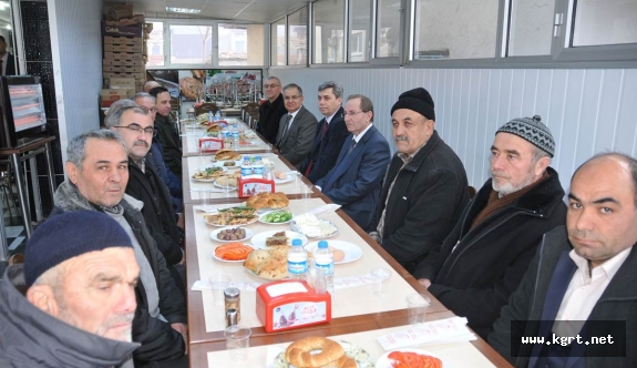 Vali Tapsız Larende Mahallesi Muhtarlığı İle Kahvaltıda Bir Araya Geldi