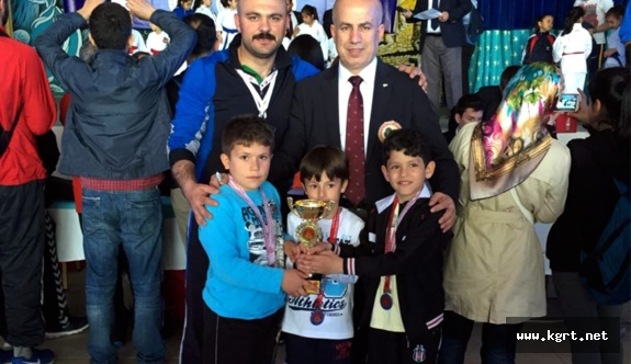 Karamanlı Karateciler Antalya’da Parladı