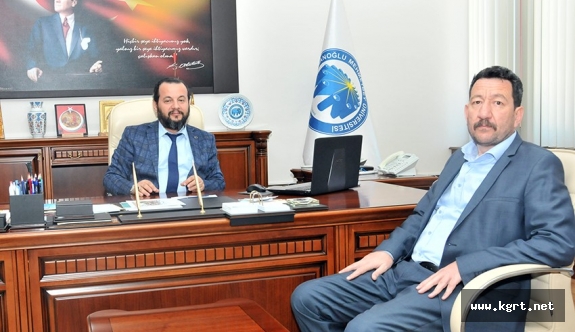 Bozok Üniversitesi Öğretim Üyesinden Rektör Akgül'e Ziyaret
