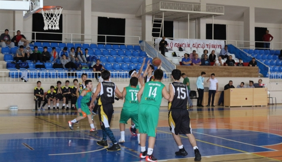 Karaman’da U13 Yarı Final Heyecanı Devam Ediyor