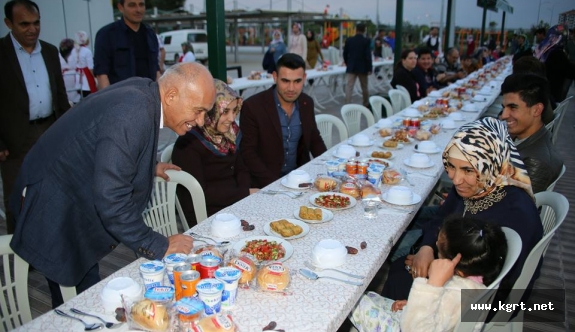 Karaman Belediyesi'nden Öksüz Ve Yetimlere İftar Yemeği