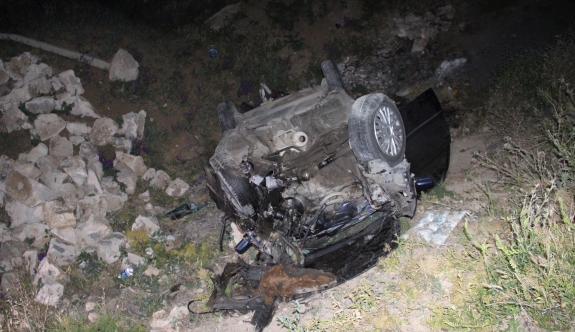 Karaman’da Otomobil Beton Sulama Kanalına Çarparak Şarampole Takla Attı: 5 Yaralı