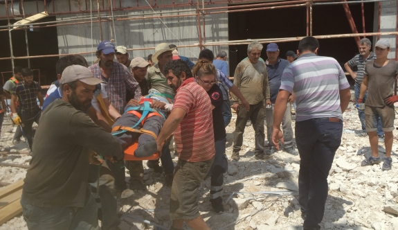 Karaman'da Spor Salonu İnşaatından Düşen İşçi Yaralandı