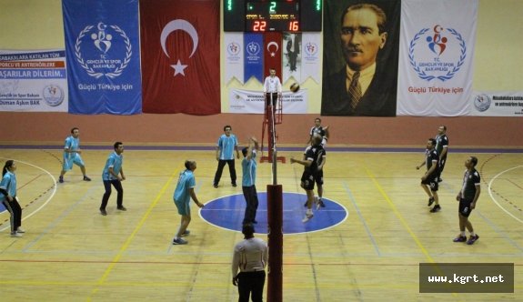 Karaman’da Öğretmenler Günü Voleybol Turnuvası Sona Erdi
