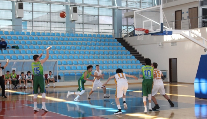 Basketbol U16 Erkekler Bölge Şampiyonası Karaman’da Başladı
