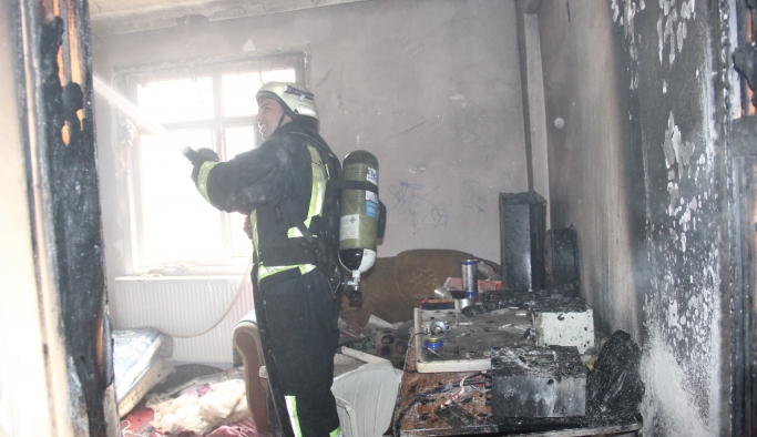 Filistinli Ailenin Kaldığı Evdeki Yangında 5 Kişi Dumandan Etkilendi