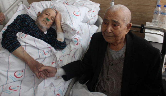 Asker Arkadaşları 72 Yıl Sonra Hastanede Karşılaştı