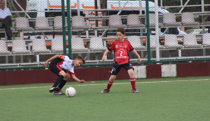 Okullar Arası Küçükler Futbol Grup Müsabakaları Karaman’da Başladı
