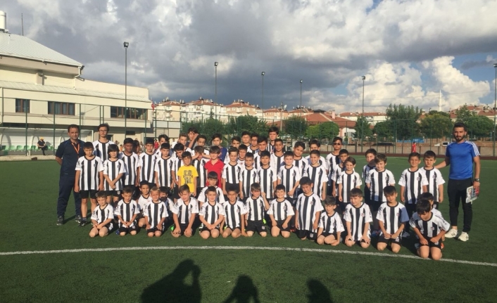 Beşiktaş Futbol Okulu İlk Antrenmanını Yaptı