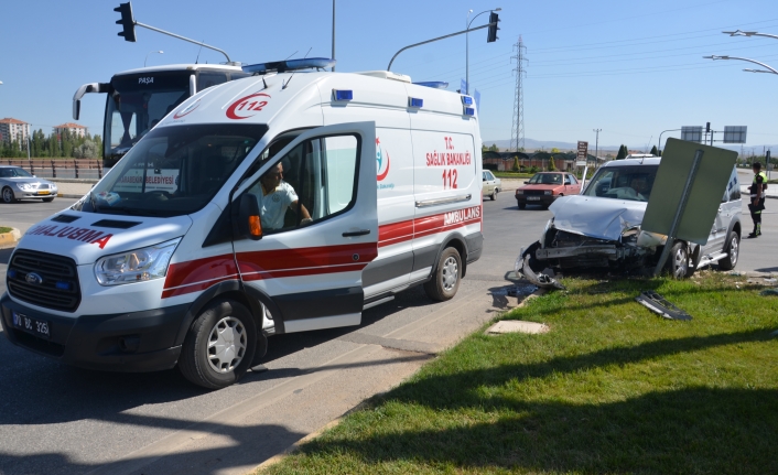Otogar Kavşağındaki Kazada 2 Kişi Yaralandı
