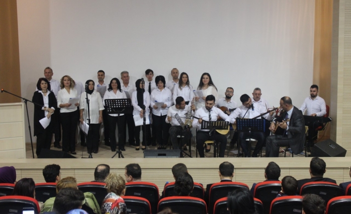 Karaman Devlet Hastanesi Korosu Müzik Ziyafeti Sundu