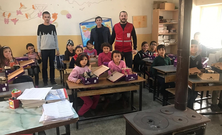 Karaman Kızılay Şubesi’nde İki Okula Yardım