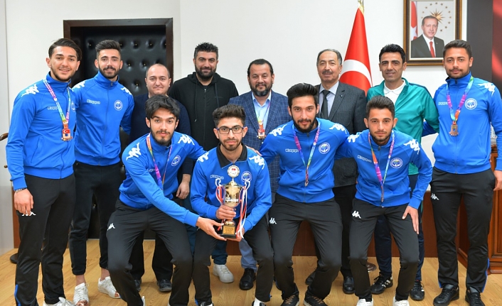 Üniversitelerarası Futbol 1. Lig Şampiyonasından Üçüncülükle Döndüler