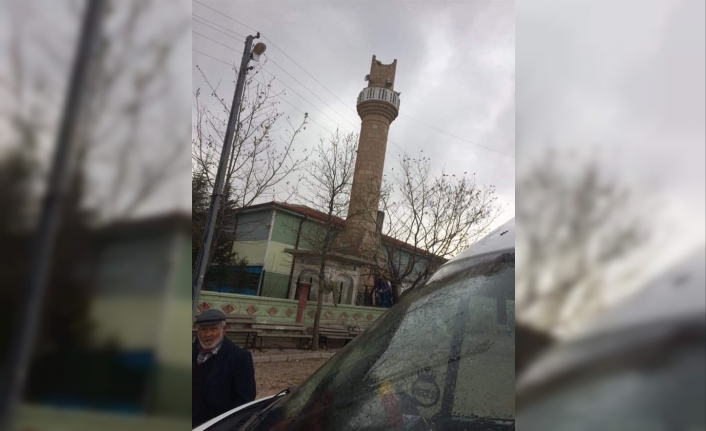 Şiddetli Rüzgar Cami Minaresini Yıktı