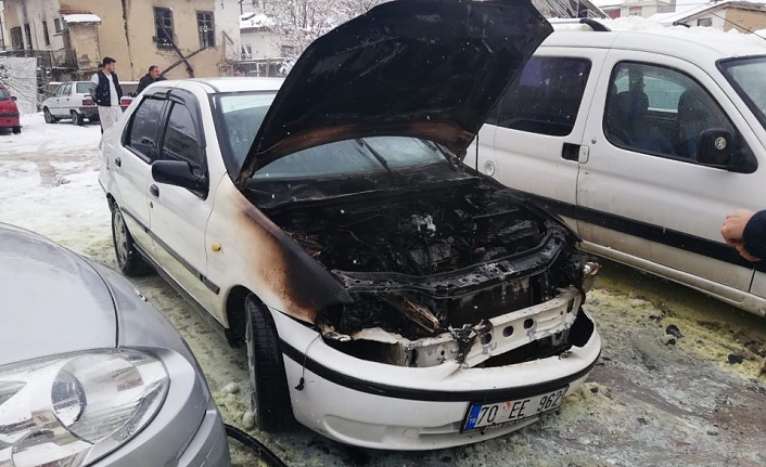 Karaman'da Park Halindeki Araç Yandı