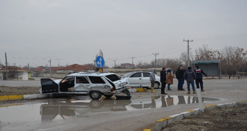 Ereğli’de İki Otomobil Çarpıştı: 4 Yaralı
