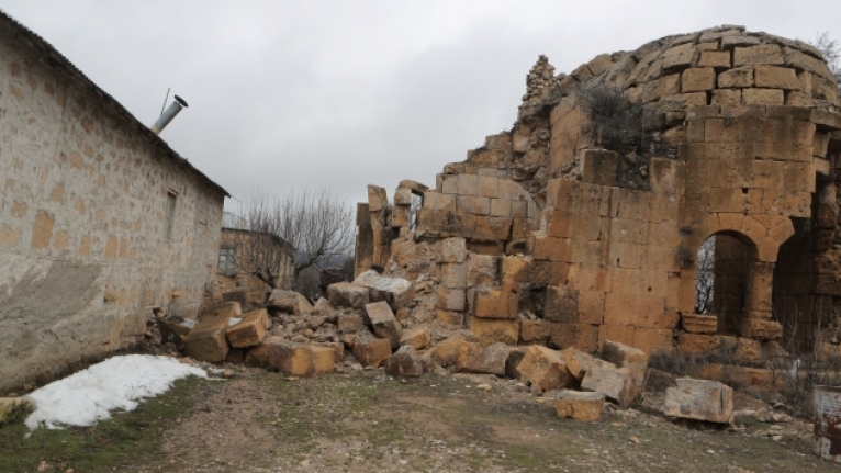 Tarihi Kilise Yağışlara Dayanamayarak Yıkıldı