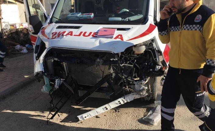 Ereğli’de Ambulans Tırla Çarpıştı: 3 Yaralı