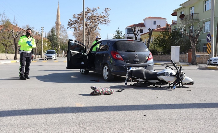 Karaman’da Motosiklet ile Otomobil Çarpıştı: 1 Yaralı