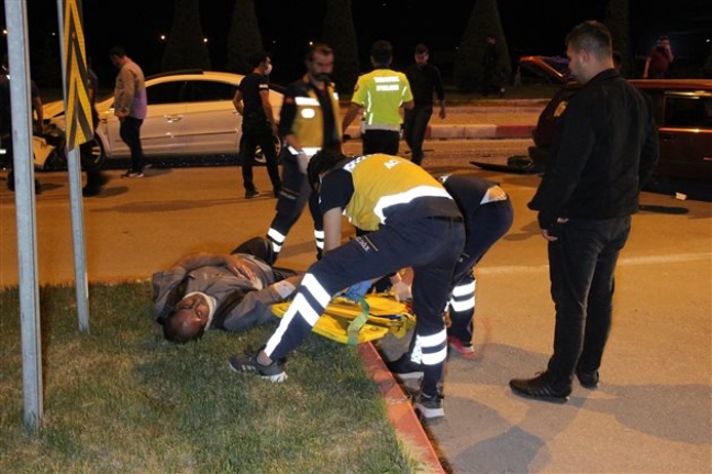 Karaman’da İki Otomobil Çarpıştı: 3 Yaralı