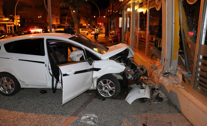 Karaman'da Otomobiller Çarpıştı: 2 Yaralı