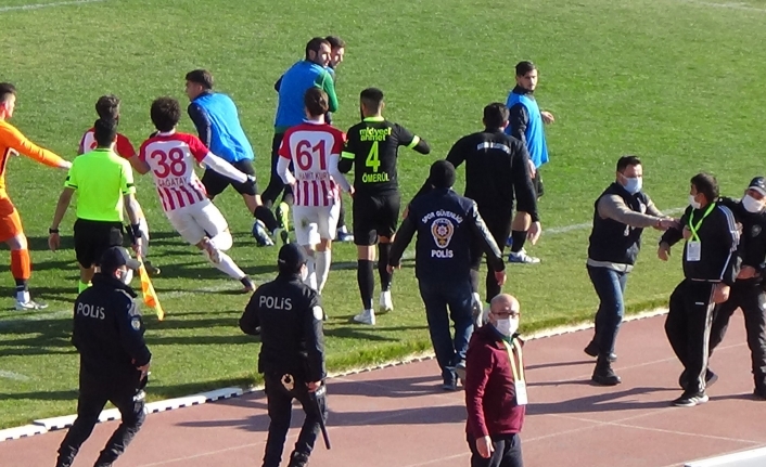 Karaman Belediyespor İle Çengelköy Arasında Oynanan Maçta Gergin Anlar