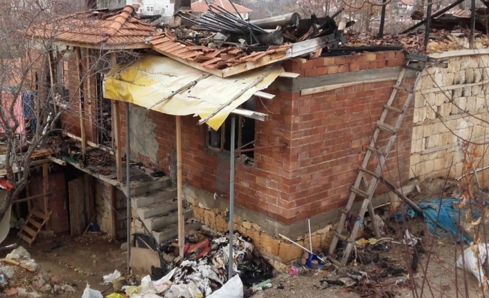 Karaman’da Çıkan Yangında Ev Kullanılamaz Hale Geldi 