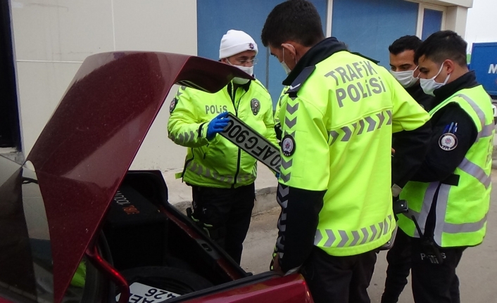 Karaman’da Polisin `DUR` İhtarına Uymayan Sürücü Aracını Bırakıp Kaçtı