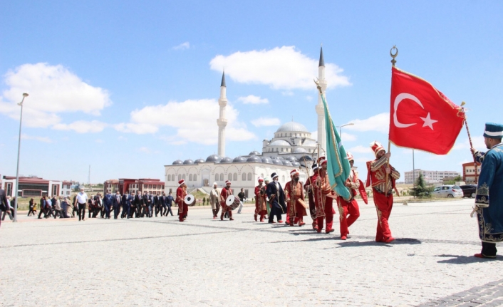 KMÜ’nün Kuruluşunun 14. Yılı Mehter Yürüyüşü ve Türkçe Fermanı’nın Okunmasıyla Başladı