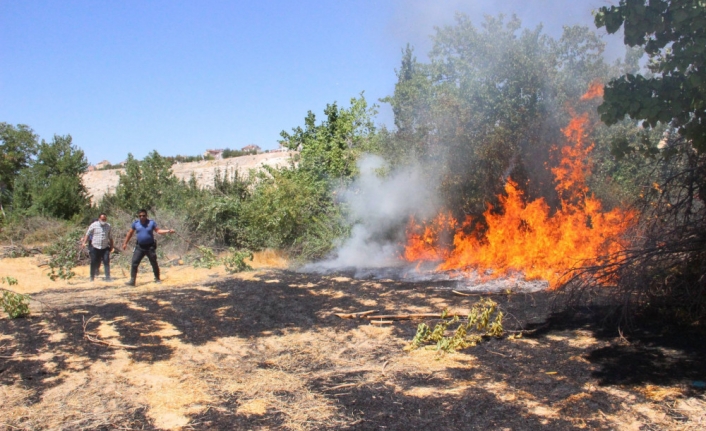 Karaman’da Anız Yangınına İlk Müdahale Polisten Geldi