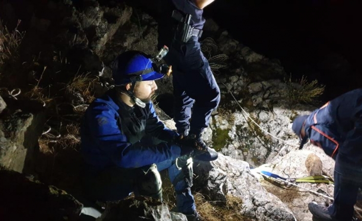 8 Saat Mağarada Mahsur Kalan Genci AFAD Kurtardı
