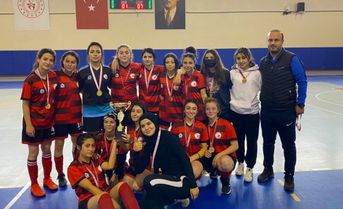 Genç Kızlar Futsalda Şampiyon Hakkı Teke Spor Lisesi
