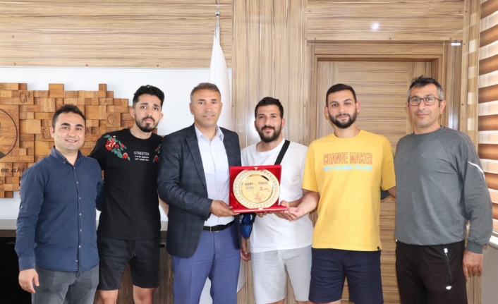Karaman Piri Reis Yurdu Erkek Tenis Takımı Türkiye İkincisi